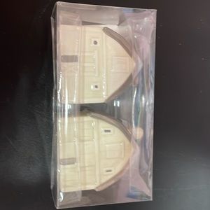 New set of 2 ceramic barn style salt and pepper shakers